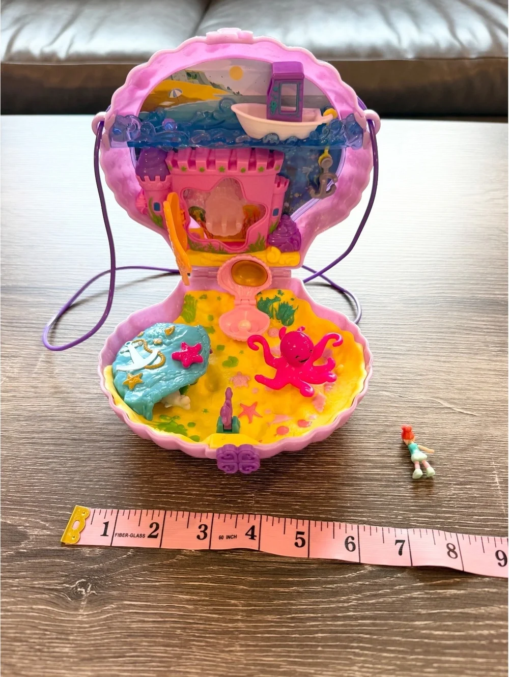 Polly Pocket Seashell Beach Compact Playset GNH11 2019 Mattel w/ Doll